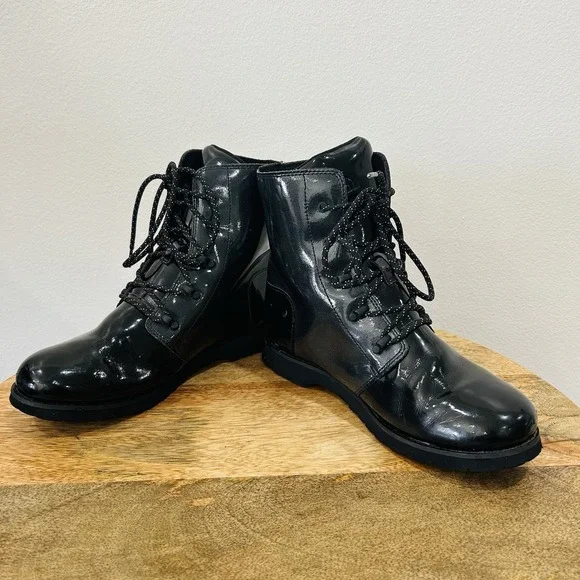 The North Face Ballard Waterproof Black Patent Leather Ankle Boots Women's 8.5