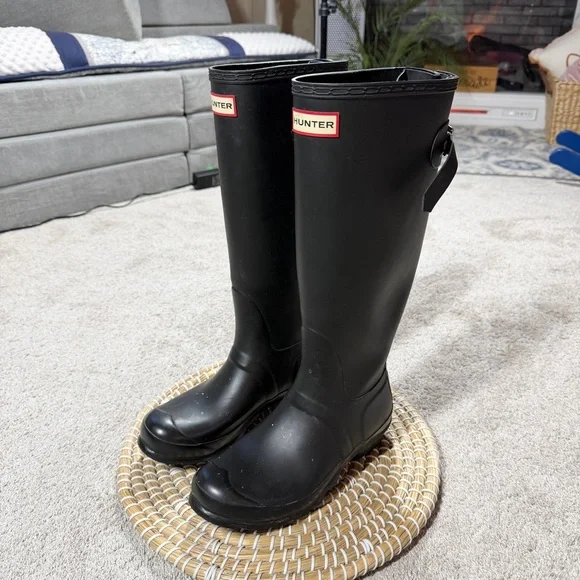 Hunter Women’s Original Tall Back Adjustable Wellington Rain Boots in Black 6