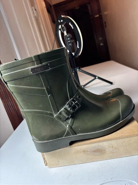Coach green rubber rain boots with buckle detail #rainboots #coach eu 40 / US 10