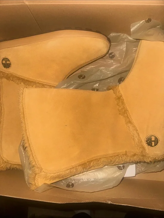 Timberland Wheat Suede Shearling Short Boots - Wheat