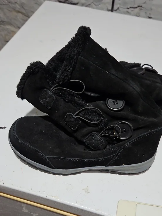 Itasca Black Faux-Fur Button Winter Boots