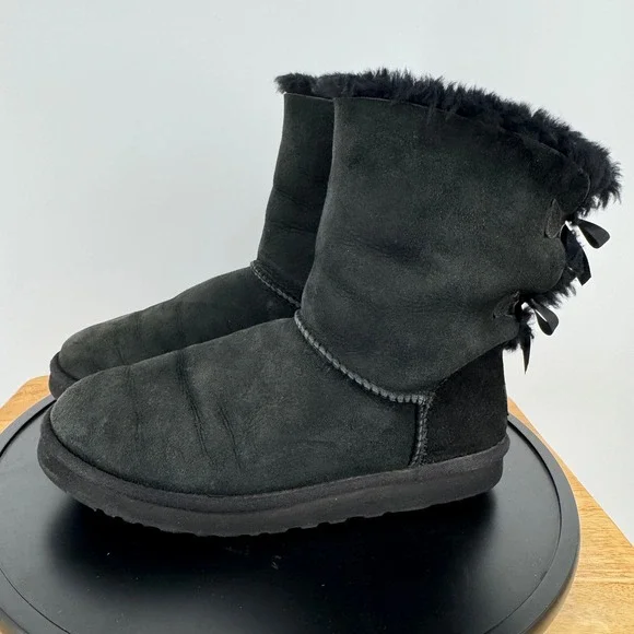 UGG Bailey Bow II Black Sheepskin Suede Boots 1002954 Womens 10