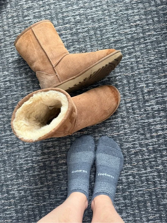 Used UGG Classic Ultra Mini Boots in Chestnut, size 6.