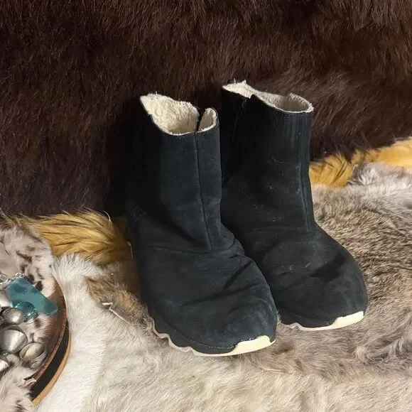 Women's Black Suede Ankle Boots 9 (4500)