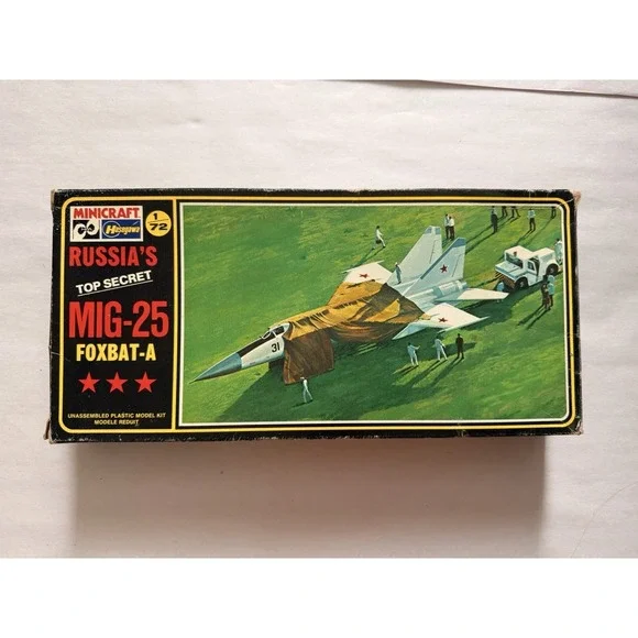 Vintage Minicraft Hasegawa 1/72 MiG-25 Foxbat-A Model Kit #130 Open Box