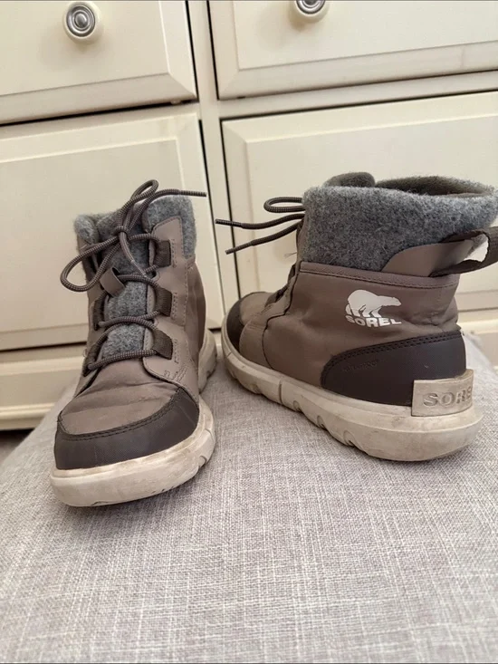 Sorel women’s Gray and Dark Brown Lace-Up Winter Boots
