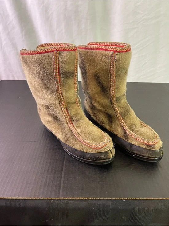Vintage SNOWLAND Fur Trimmed Winter Boots with Red Braided Trim Size 7