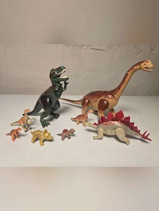 Jurassic Dino Playset - Green, Tan & Red Dinosaur Figures
