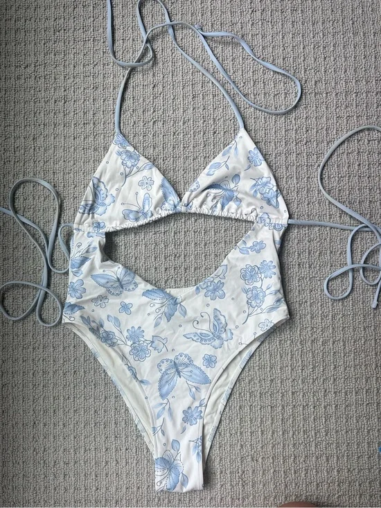 Frankies Bikinis Sydney Sweeney Blue Floral/butterfly One piece