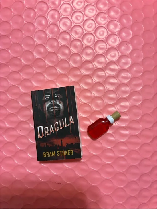 🩸 Mini Brands Books Luxury Edition – Dracula by Bram Stoker