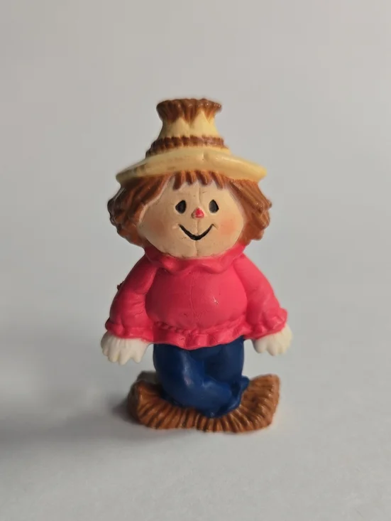 Vntg Russ Berrie & Co Inc. Red/Blue Scarecrow Figurine EUC 1.75