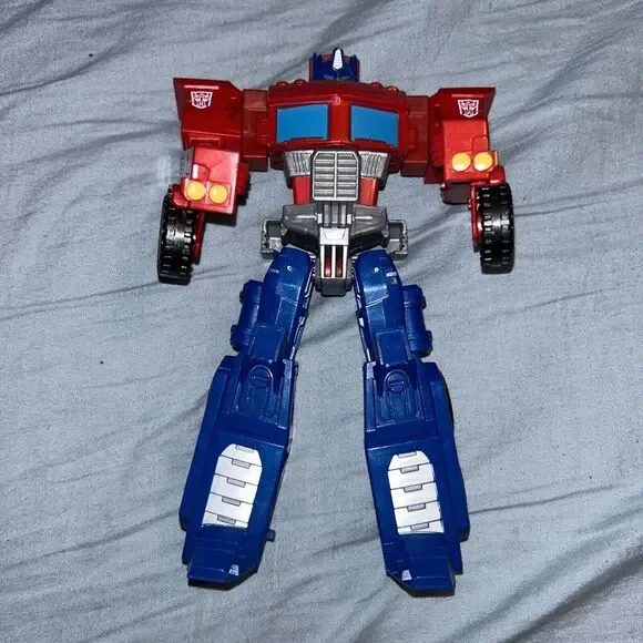 Transformers Generations - Cyber Series - Battalion Class Optimus Prime - 6