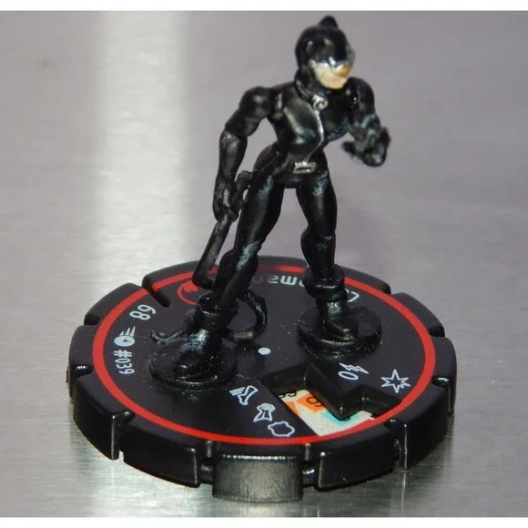 DC WizKids HeroClix CATWOMAN # 039 RED BASE Veteran Rank 2002 DC COMICS UNIVERSE