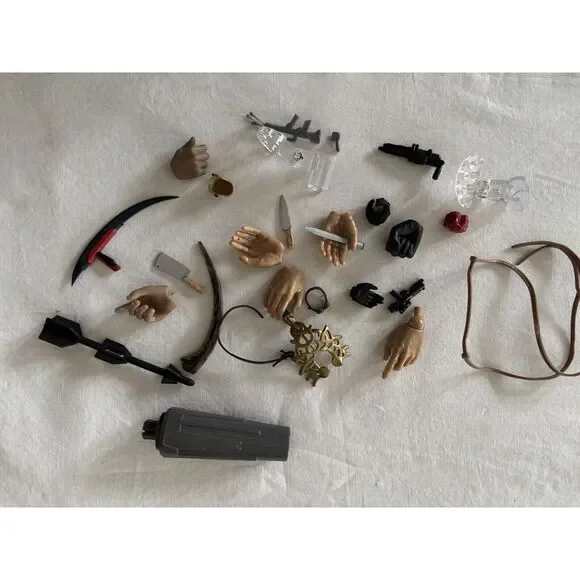 Hasbro Accessories For‎ Action Figures. Hand Knives, Guns, Lots Of Pieces. 2295