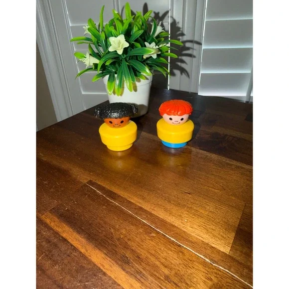 Vintage Fisher Price Little People Figures Red Hair Boy Black Hair Girl 2pc Lot