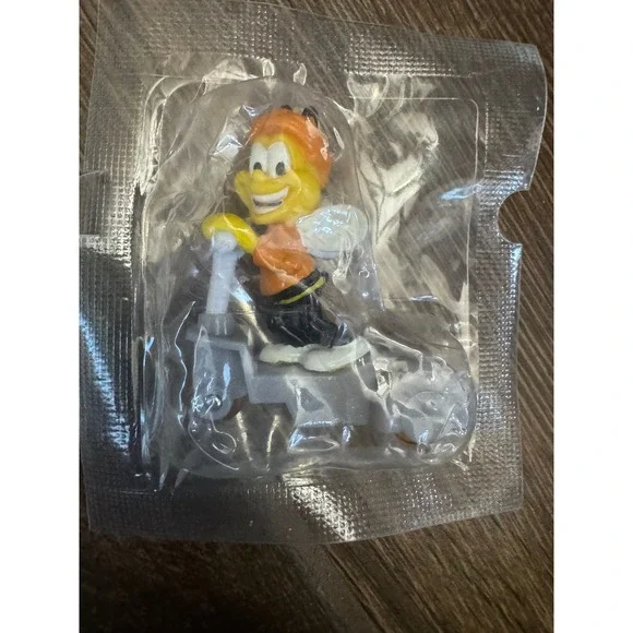 Vintage‎ 2001 General Mills Honey Nut Cheerios Buzz the Bee Miniature Figure Toy