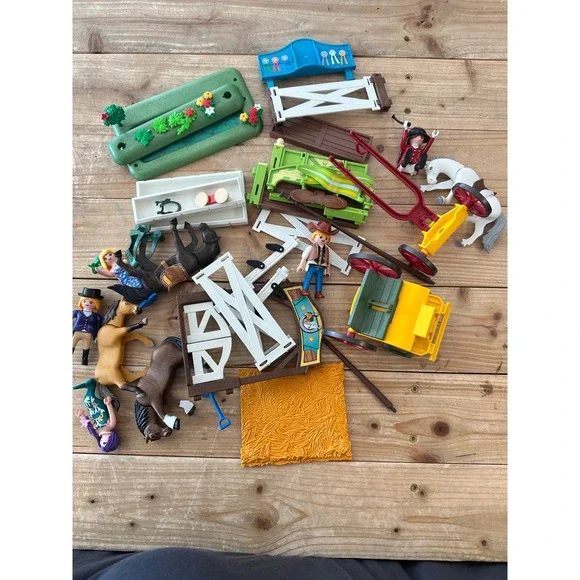 Playmobil Horse Stable Ranch‎ Lot Figures Horses Carriage Fence Accessories