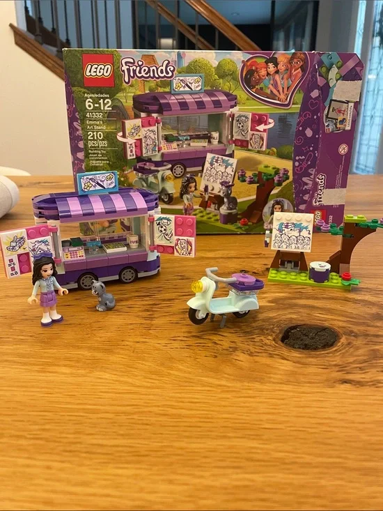 Lego Friends - Emma’s Art stand