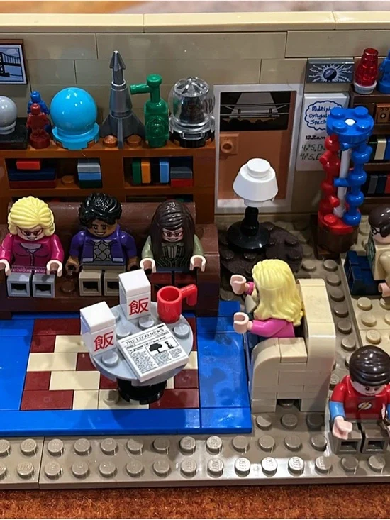 Big Bang Theory LEGO-style Living Room Set with Minifigures - Multicolor