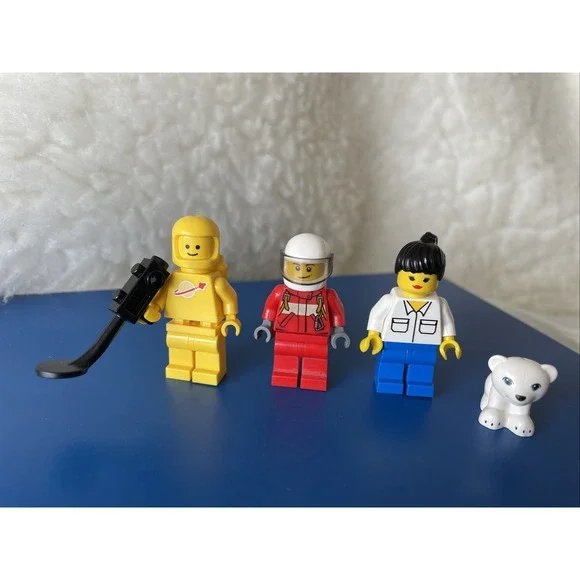 Lego Minifigures Lot of 4! Vintage Spaceman, Fire Pilot, Town‎ Woman, Bear Cub!!