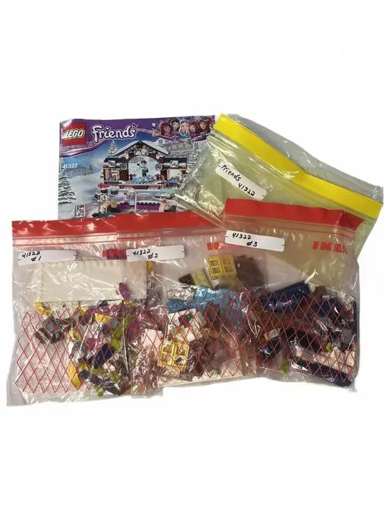 LEGO 41322 Friends Winter Holiday Complete Set with Instruction Manual & Pieces
