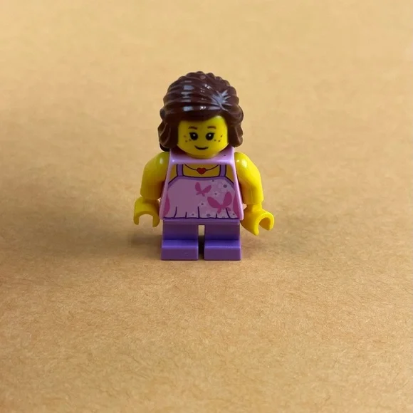 LEGO City Town Minifigure Girls Set 31067 Modular Poolside Holiday twn297 2”