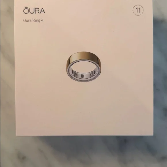 Oura Ring 4 Gold and White