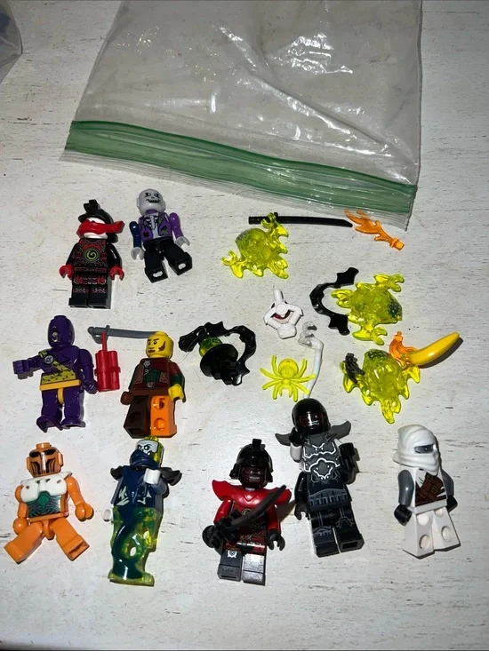 Vintage Lego Ninjago mini figures & accessories