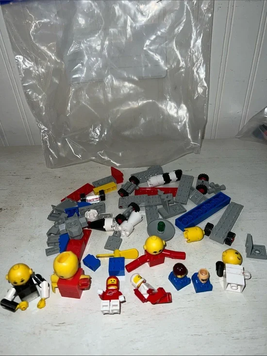 Vintage 70s Lego classic homemaker space more mini figures pieces