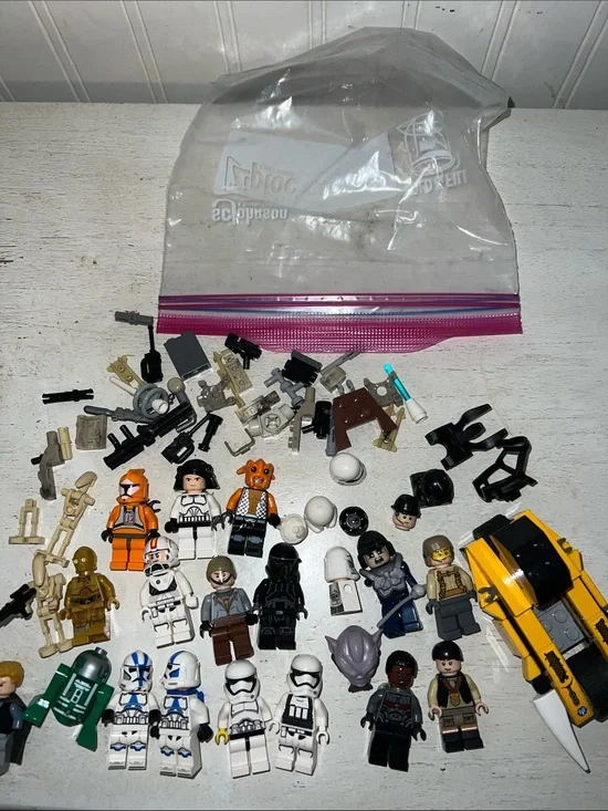Huge Lot Lego Star Wars mini figures & pieces