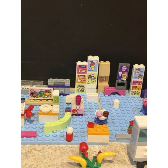 LEGO Friends 41320 Heartlake Frozen Yogurt Shop Building Only No Figures parts