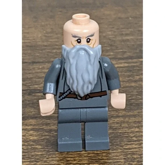 LEGO Wizard Minifigure – Grey Beard & Robes – Fantasy‎ Castle Theme
