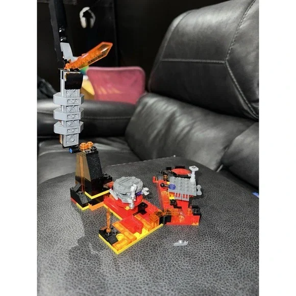 Dual On‎ Mustafar Lego No Minifigs