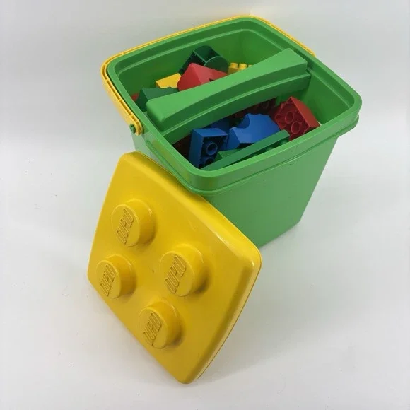 Lego Duplo Green Bucket / Yellow Lid + 60 Bricks 1992 Vintage‎