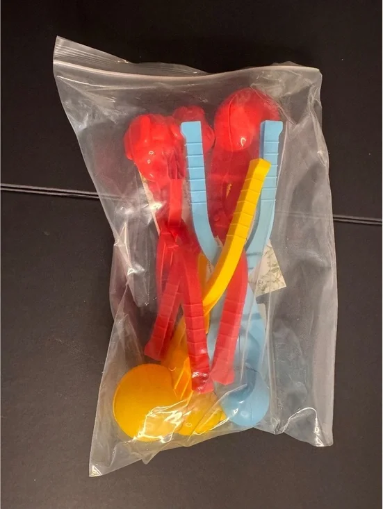 Set of Colorful Plastic Snowball Makers with Animal and Heart Shapes