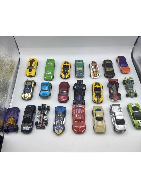 Hot Wheels Diecast Toy Car Lot - 20 Vehicles Including Lightning McQueen