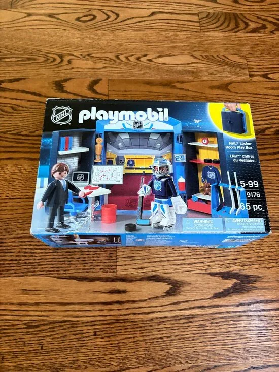 Playmobil NHL Set 65 pc Hockey Locker Room Playset Coach Player New 9176