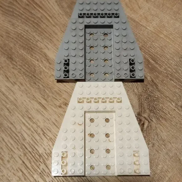 LEGO Vehicle Base Cockpit 12x12x1 ⅓ Light Bluish Gray & White (76158) Part 43979