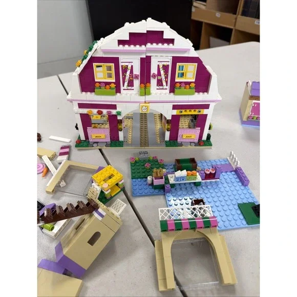 LEGO FRIENDS: Sunshine Ranch (41039) Incomplete