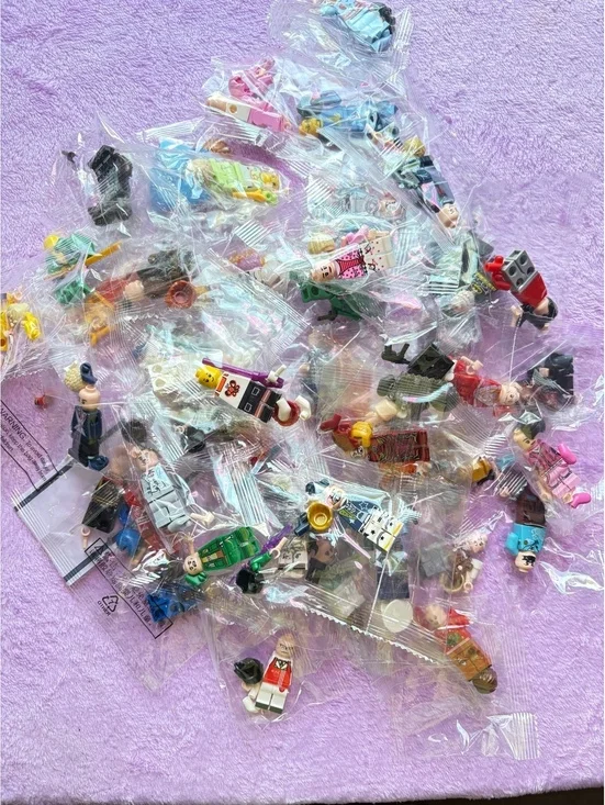 Mini figures  5 pieces.