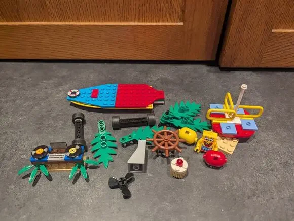 LEGO SpongeBob SquarePants Heroic Heroes of the Deep set #3815 & Bikini Bottom