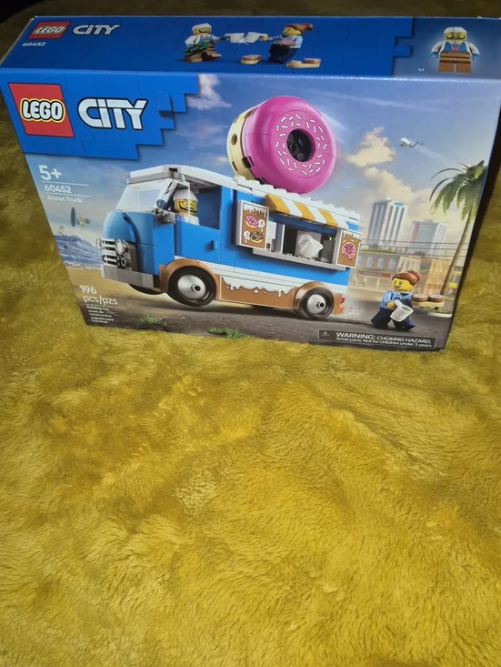 LEGO City Blue Donut Truck with Pink Donut