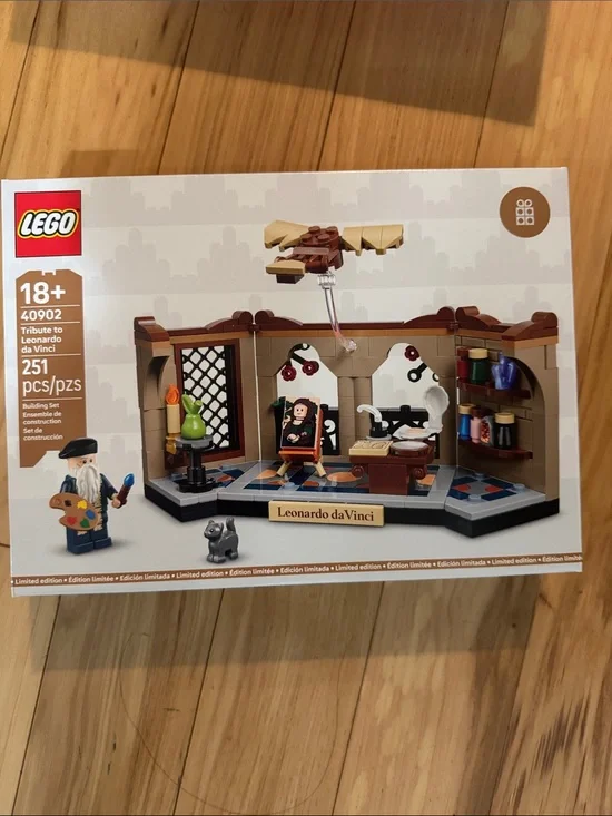 LEGO Brown and Tan Leonardo da Vinci Mini Build