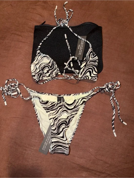 triangl swimwear Black & White Wave-Print Tie-Side Bikini NWT Medium