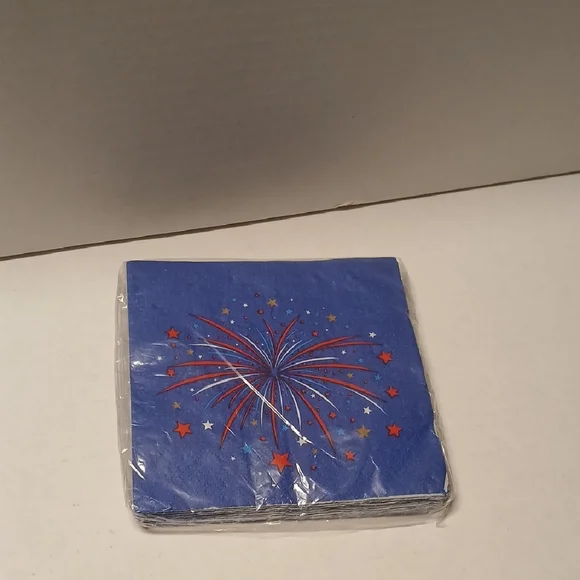 Smart Living Blue and Red Fireworks qty 16 Napkins NWT