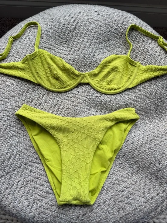 Monday Swimwear Top Size L Bottom Size M