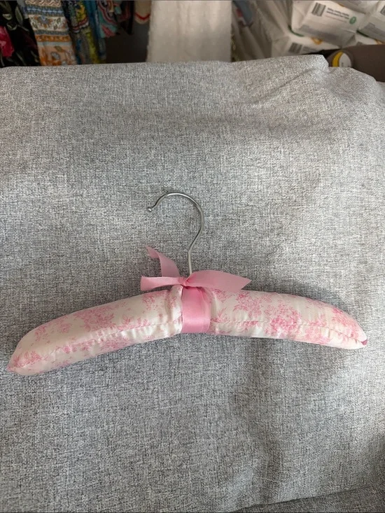 Padded Floral Satin Hanger with Pink Bow
