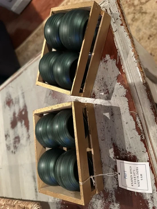 Pier 1 Set of 8 Green Napkin Rings NWT Wood Display Crates Table Decor classic