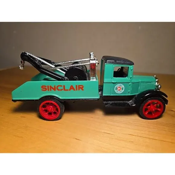 Ertl Sinclair 1931 Hawkeye Wrecker Bank 1/25 scale 6.5