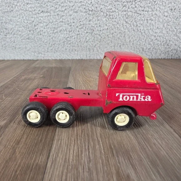 Vintage 1970s Tonka Red Pressed Steel Semi Truck Cab Tractor 55010 6 Wheel Toy